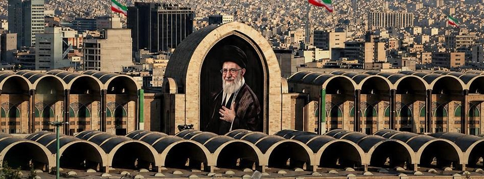 آماده ی خدمت رسانی به شرک کنندگان در مراسم وداع با رهبر شهید