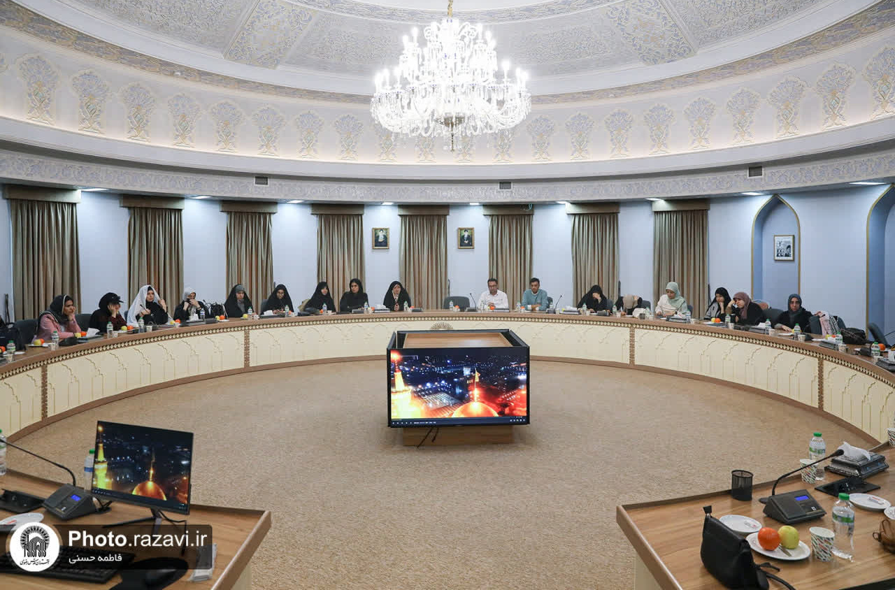 تشرف دانشجویان دانشگاه هنر ایران به حرم امام رضا (ع)