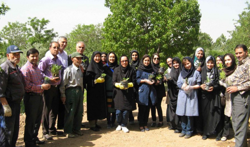 کاشت نهال از گونه های مختلف گیاهی در پردیس کرج