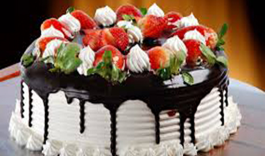 جشن تولد دانشجویان در خوابگاه قریب