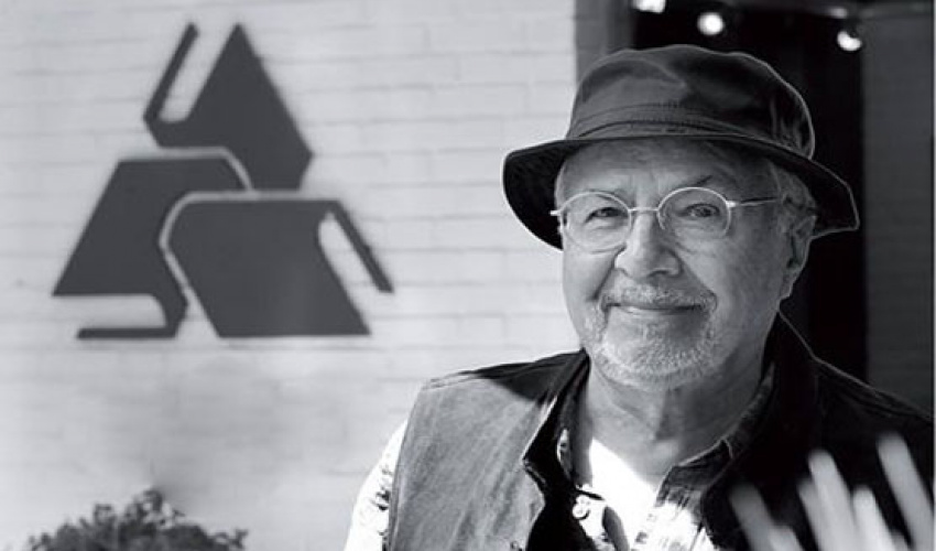 استاد بازنشسته دانشگاه هنر موفق به دریافت نشان ارزشمند «کاوالیر» شد