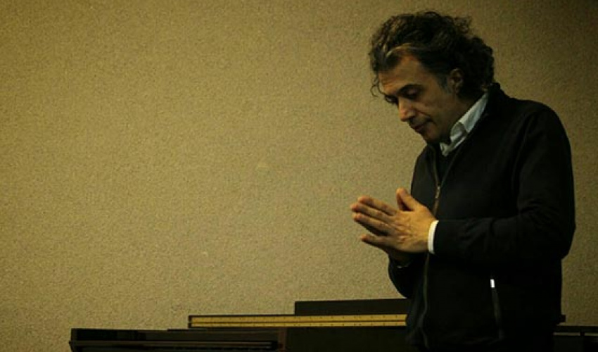 ‍ پیمان یزدانیان، آهنگساز و پیانیست شهیر، در جشنواره‌ی موسیقی صبا  با همراهی مارتین کولشتت اجرا می کند