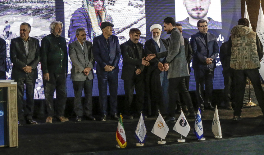 آیین گشایش نمایشگاه عکس «ایستادگی برای ایران؛ جنگ با آخرین گلوله تمام نمی شود» با میزبانی دانشگاه هنر ایران برگزار شد